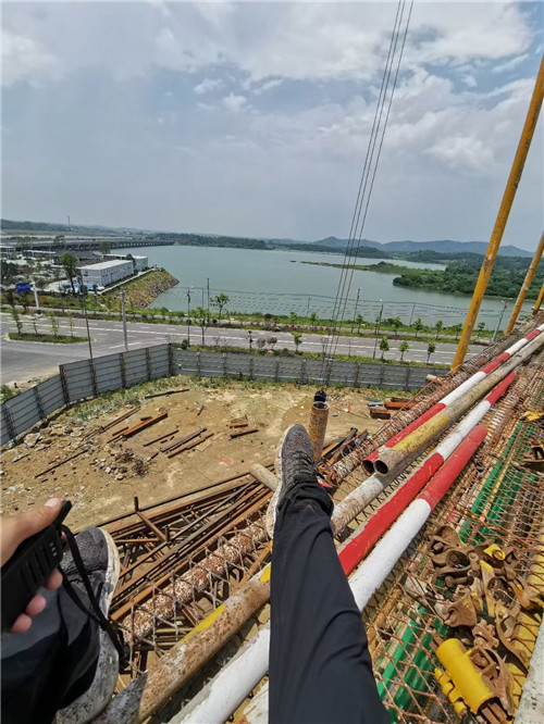 扎兰屯市作业中发生设备损坏或人员意外，责任怎么划分？